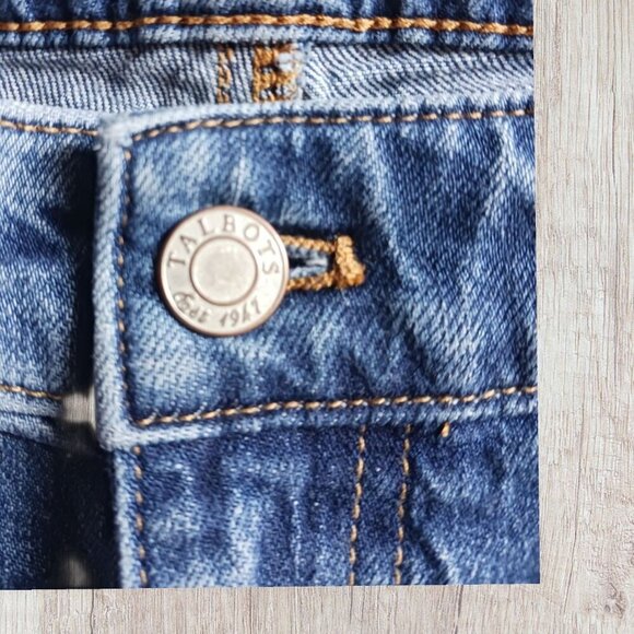 Talbots Womens Everyday Relaxed Capri Jeans 6P Mid-Rise Blue Denim - Picture 9 of 10